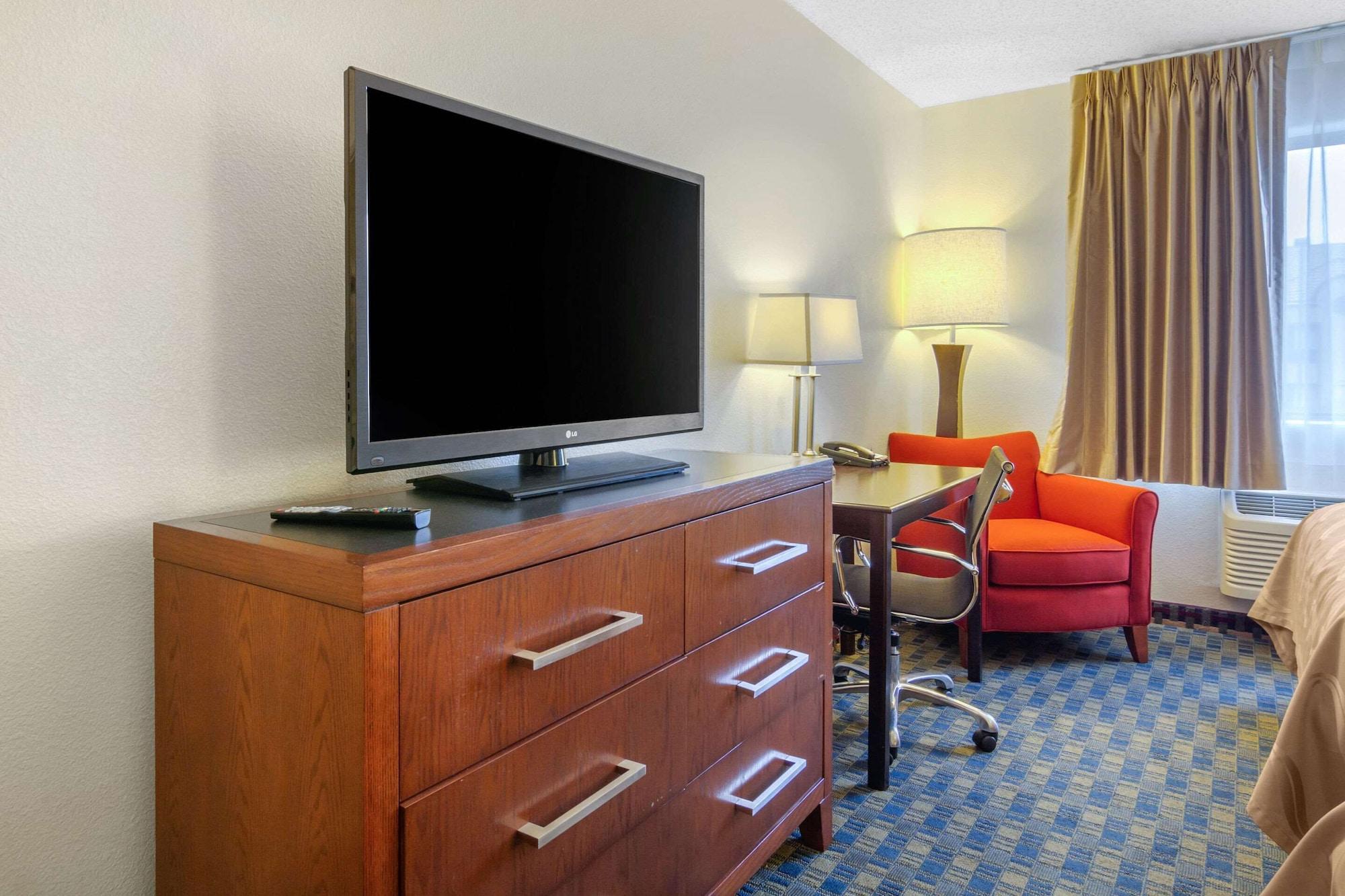 Quality Inn & Suites Lakewood - Denver Southwest Exteriör bild