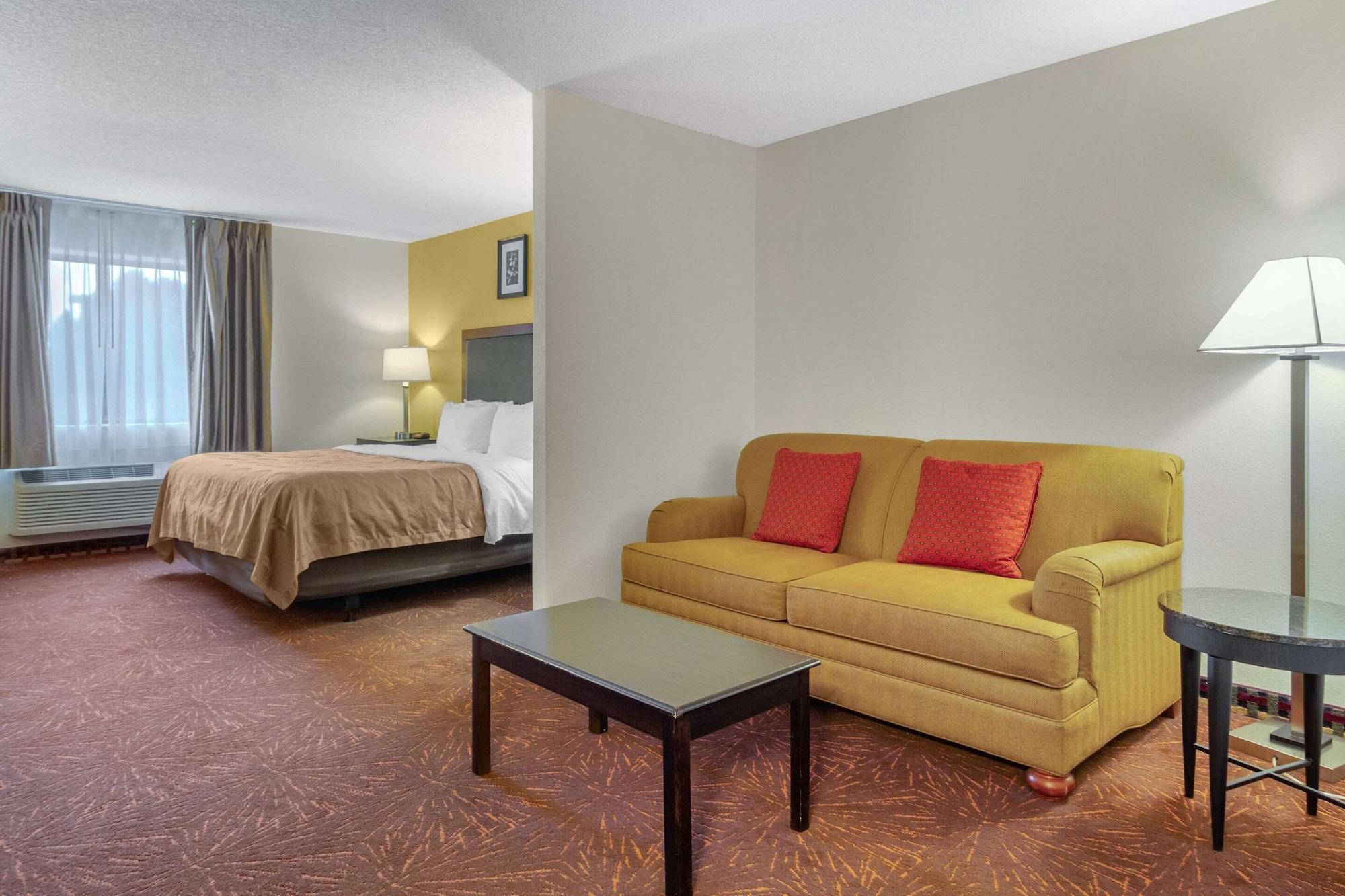 Quality Inn & Suites Lakewood - Denver Southwest Exteriör bild