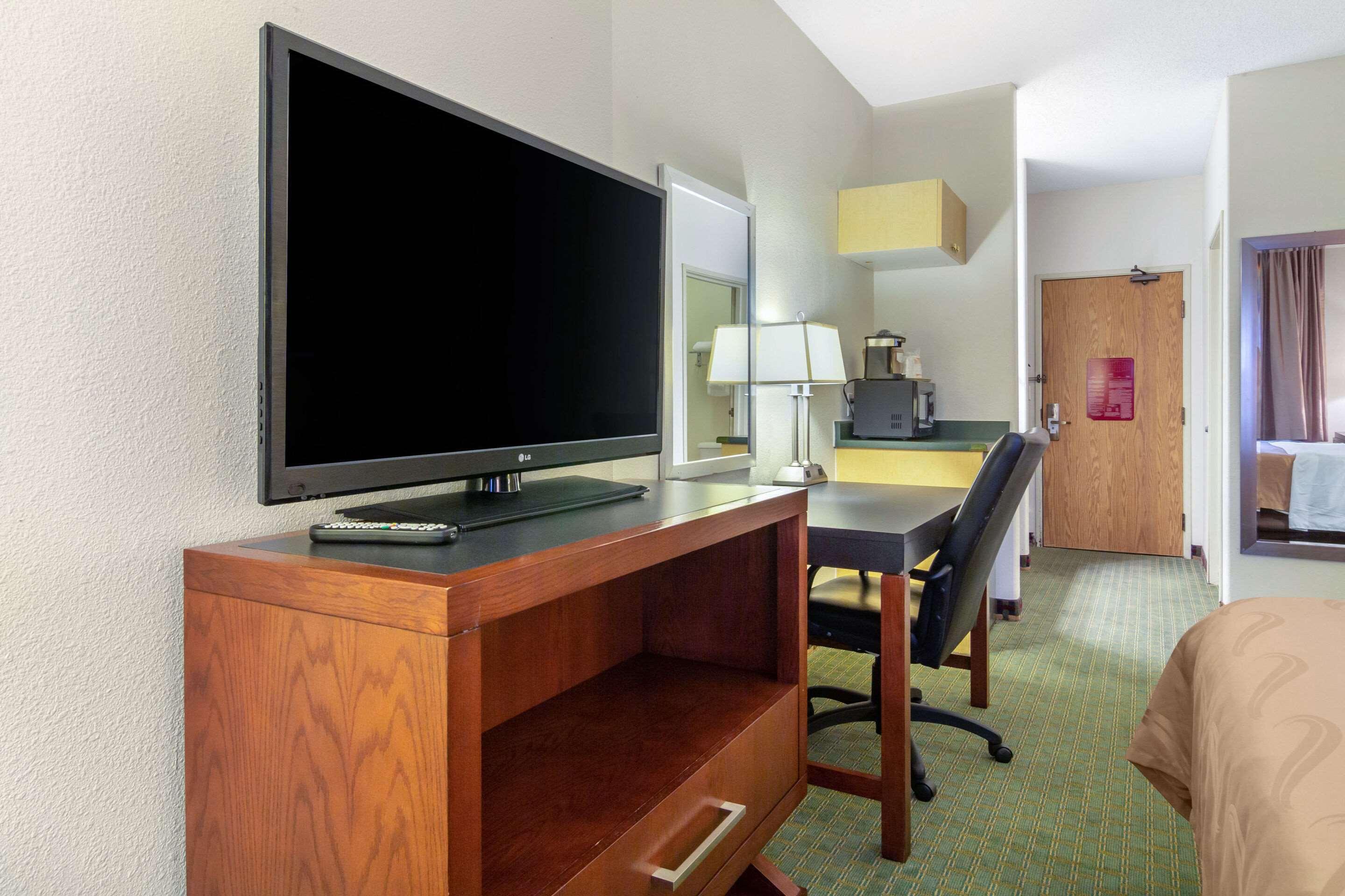 Quality Inn & Suites Lakewood - Denver Southwest Exteriör bild