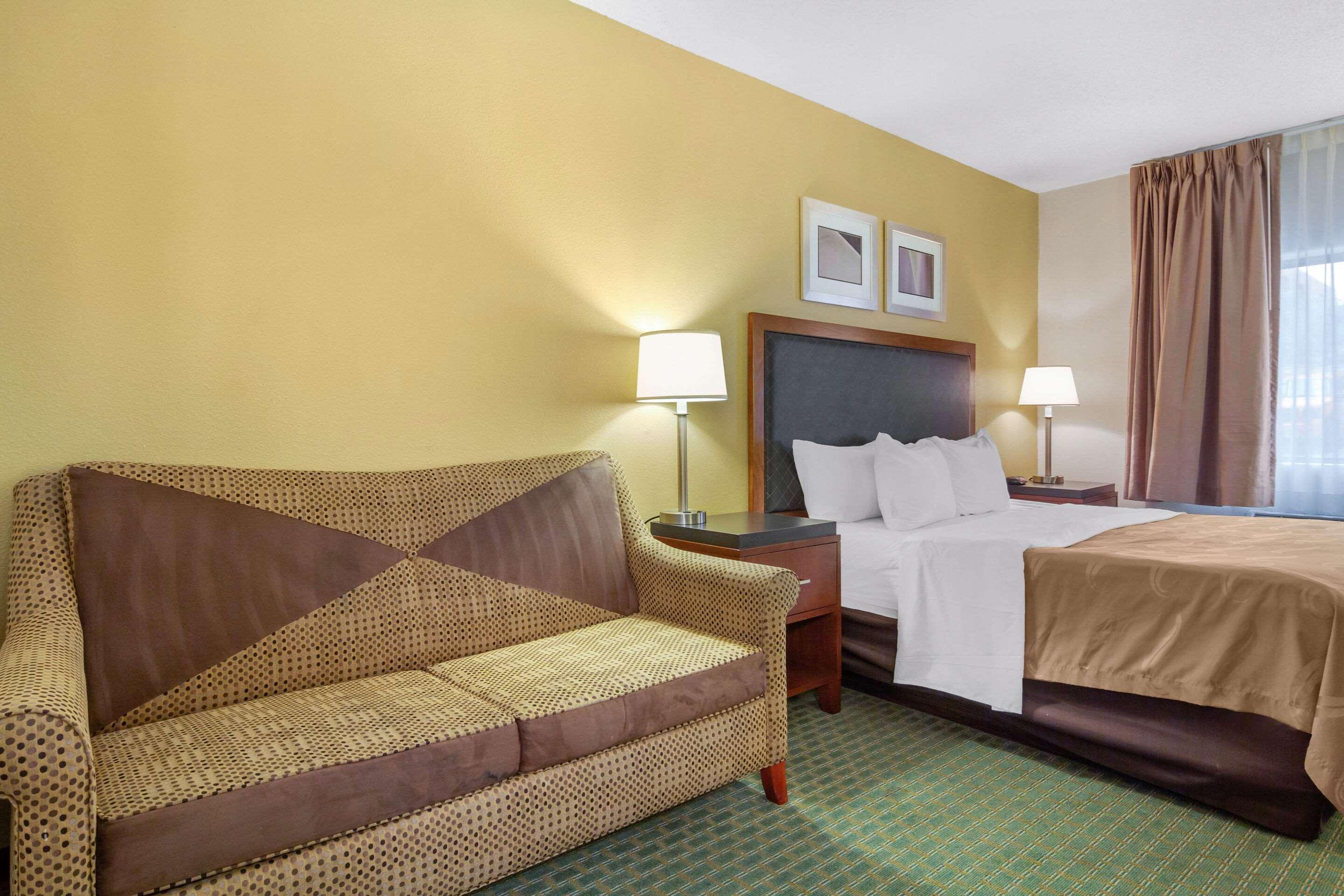Quality Inn & Suites Lakewood - Denver Southwest Exteriör bild
