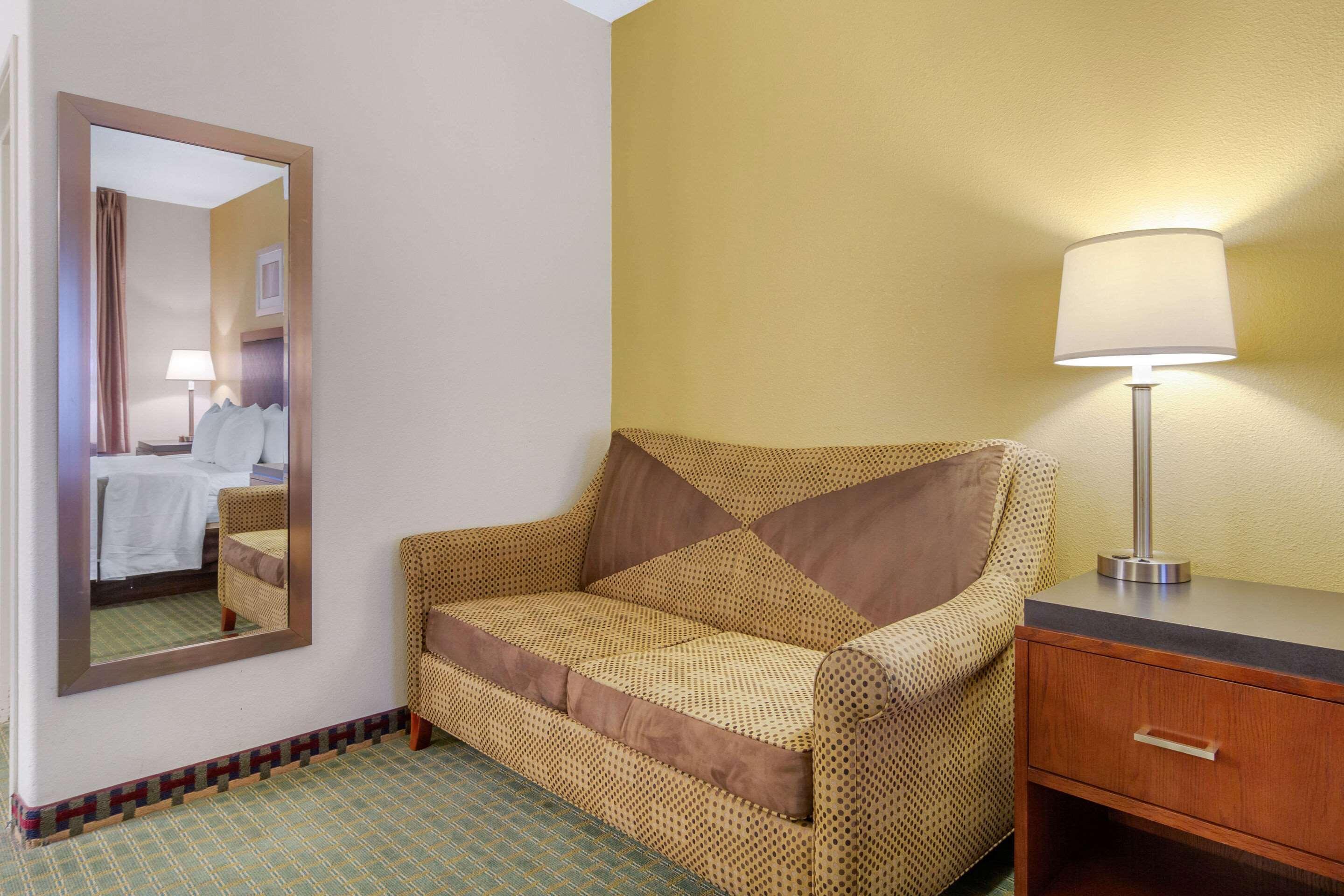 Quality Inn & Suites Lakewood - Denver Southwest Exteriör bild
