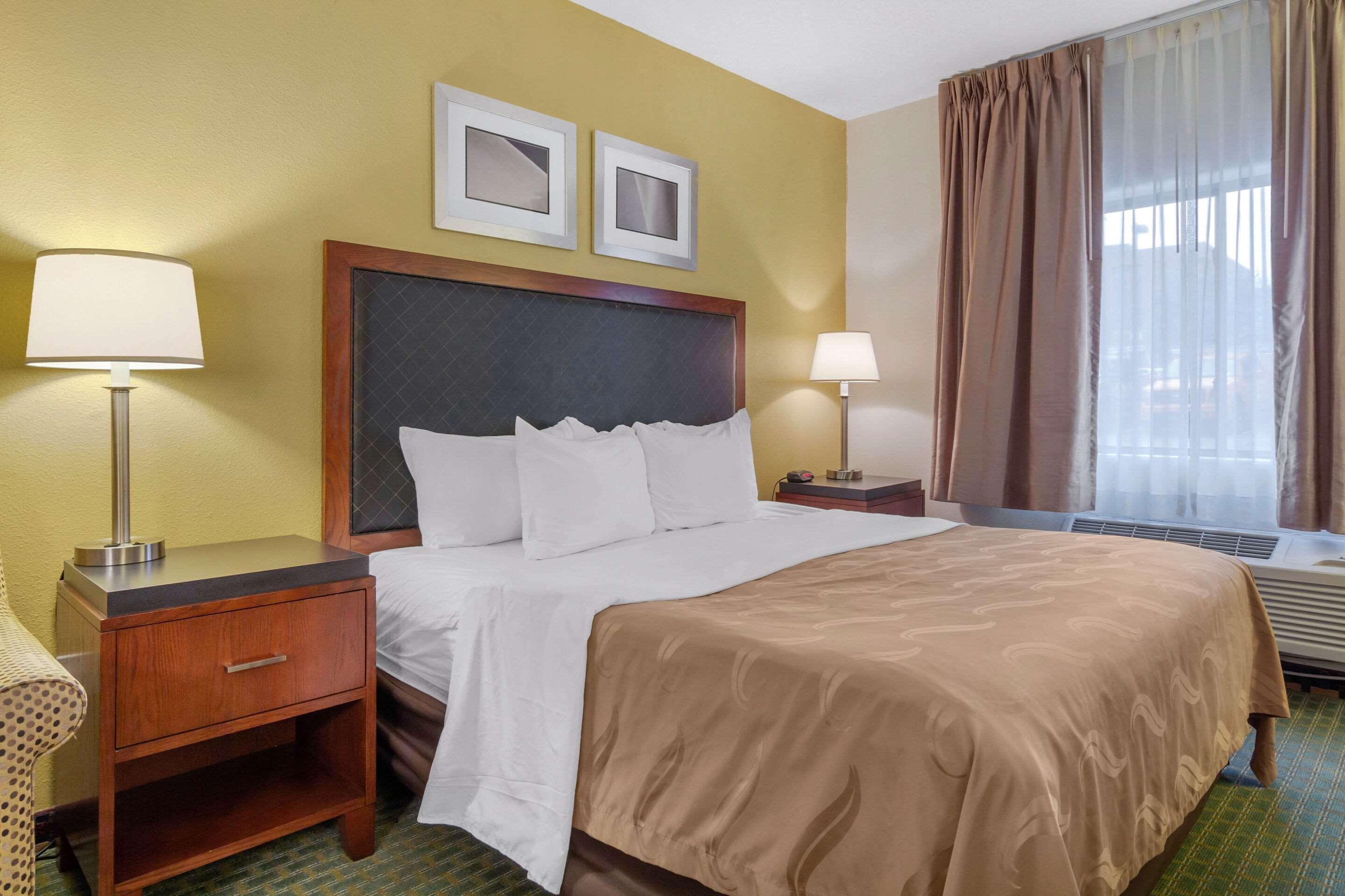 Quality Inn & Suites Lakewood - Denver Southwest Exteriör bild
