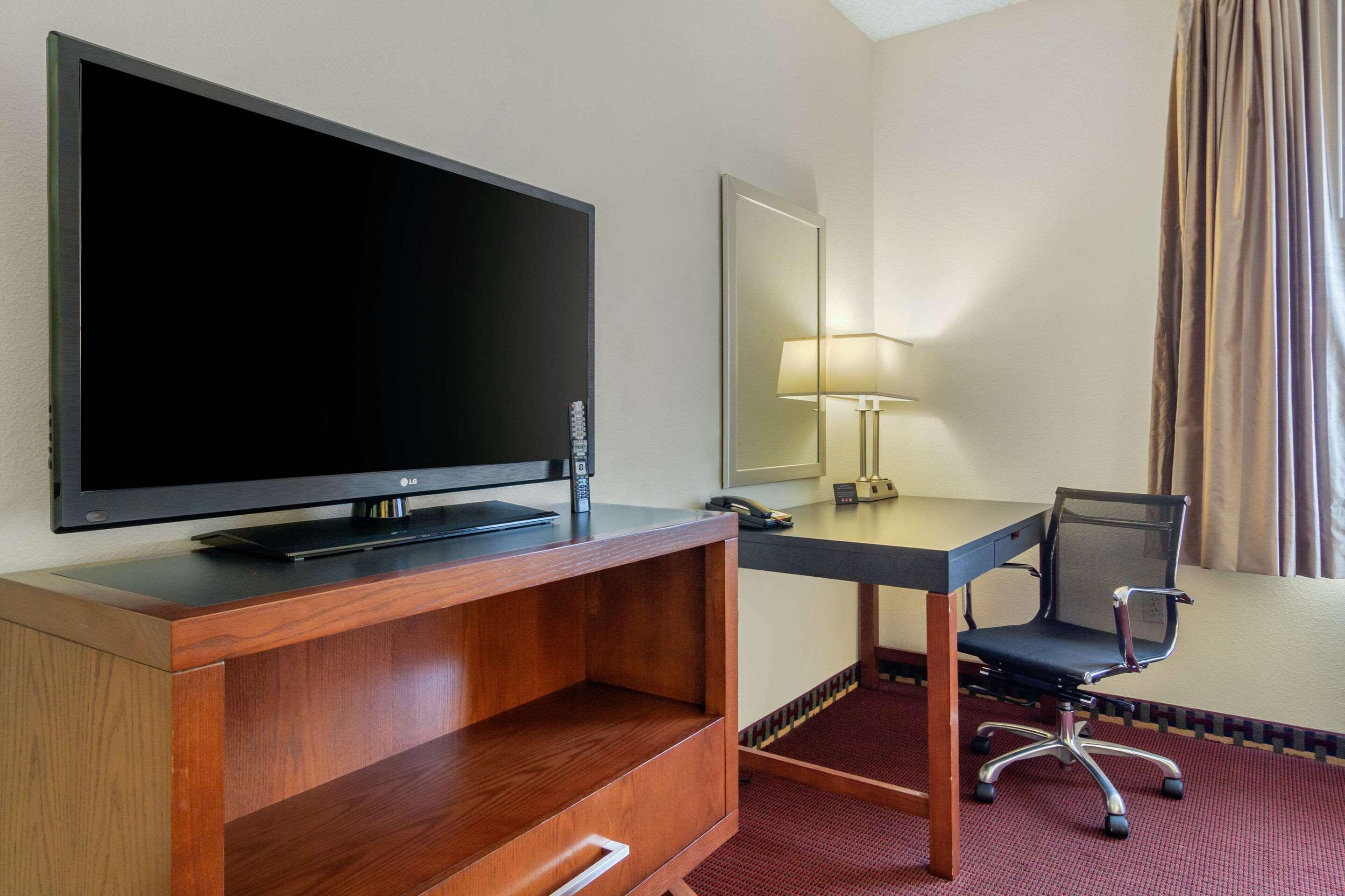 Quality Inn & Suites Lakewood - Denver Southwest Exteriör bild