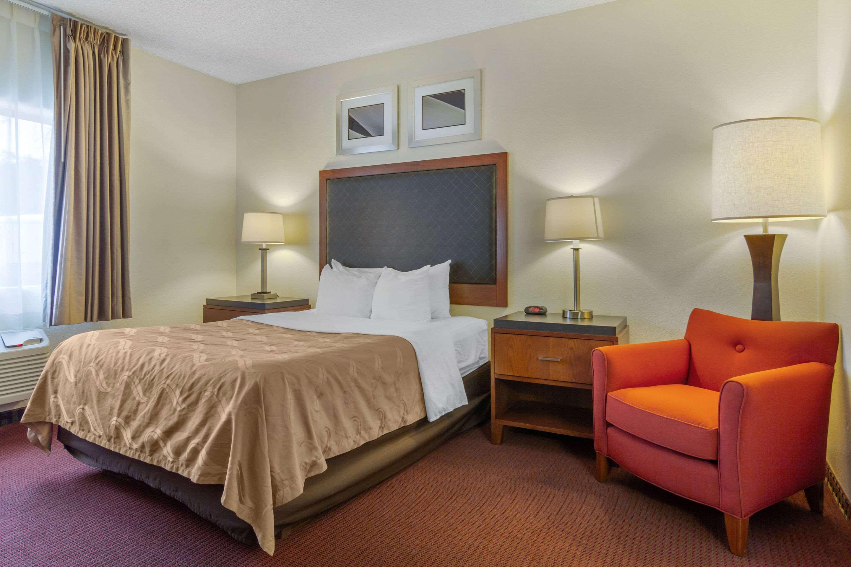Quality Inn & Suites Lakewood - Denver Southwest Exteriör bild