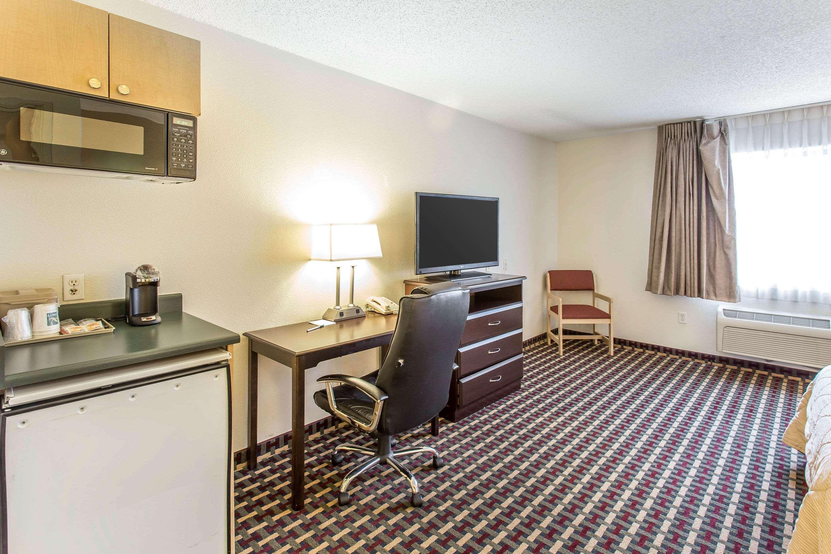 Quality Inn & Suites Lakewood - Denver Southwest Exteriör bild