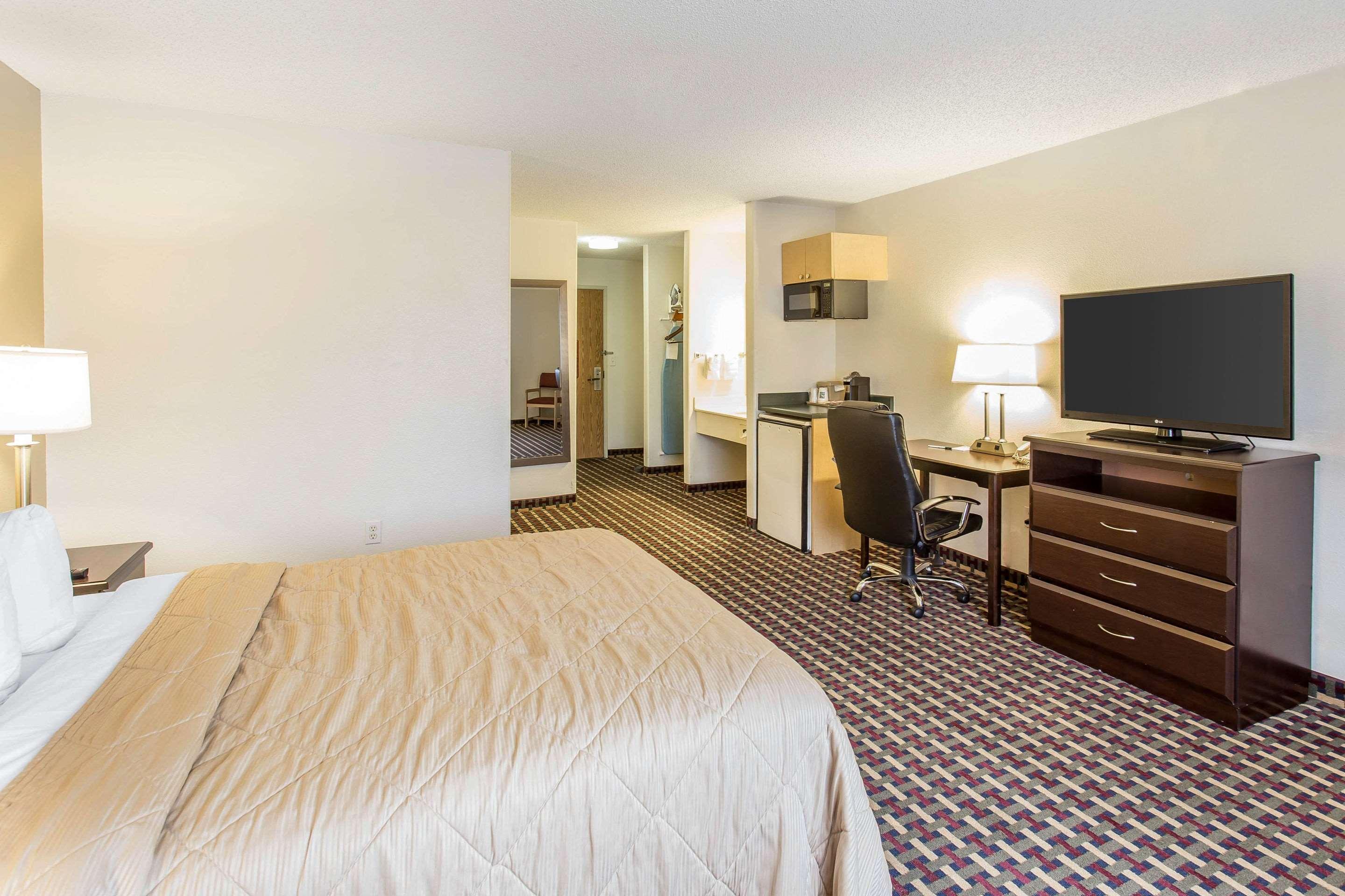 Quality Inn & Suites Lakewood - Denver Southwest Exteriör bild