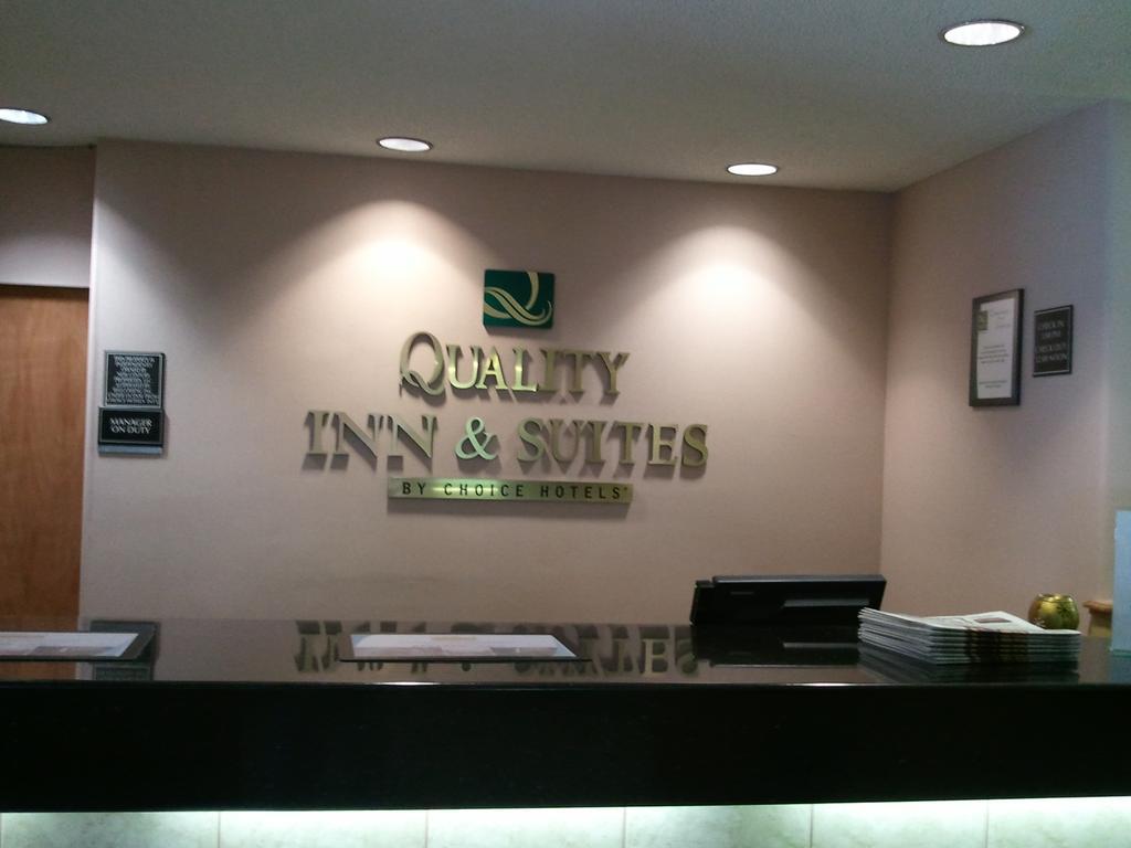Quality Inn & Suites Lakewood - Denver Southwest Exteriör bild